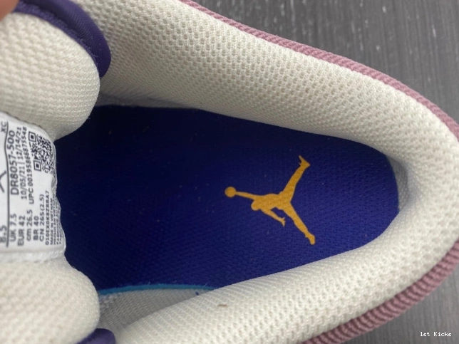 DR8057-500 Air (W) 1 Jordan Low Unity 0705